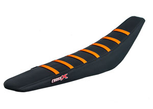 Housse de selle KTM SX 200 250 450 03,SX-SXF 125-525 03-06, EXC 04-07 TOP BLACK- SIDE BLACK-STRIPES ORANGE (M512-3BBO)