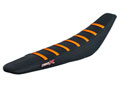 Housse de selle KTM SX -SXF 98-02 SX 125-250 01-02 EXC-XC 125-525 98-03 TOP BLACK- SIDE BLACK-STRIPES ORANGE (M510-3BBO)